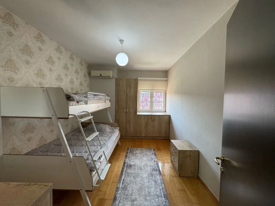 Tirane, jepet me qera apartament 2+1+Ballkon Kati 5, 120 m² 1.000 € (Rruga e Elbasanit)