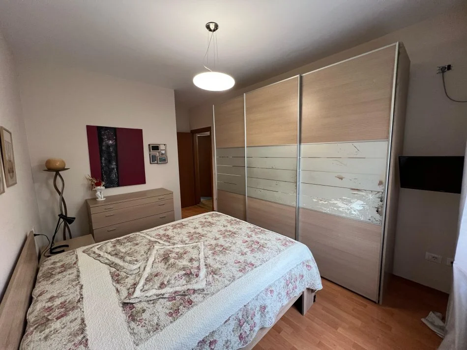 Tirane, jap me qera apartament 2+1+Ballkon Kati 2, 100 m² 750 € (PRANE KRISTAL CENTER)