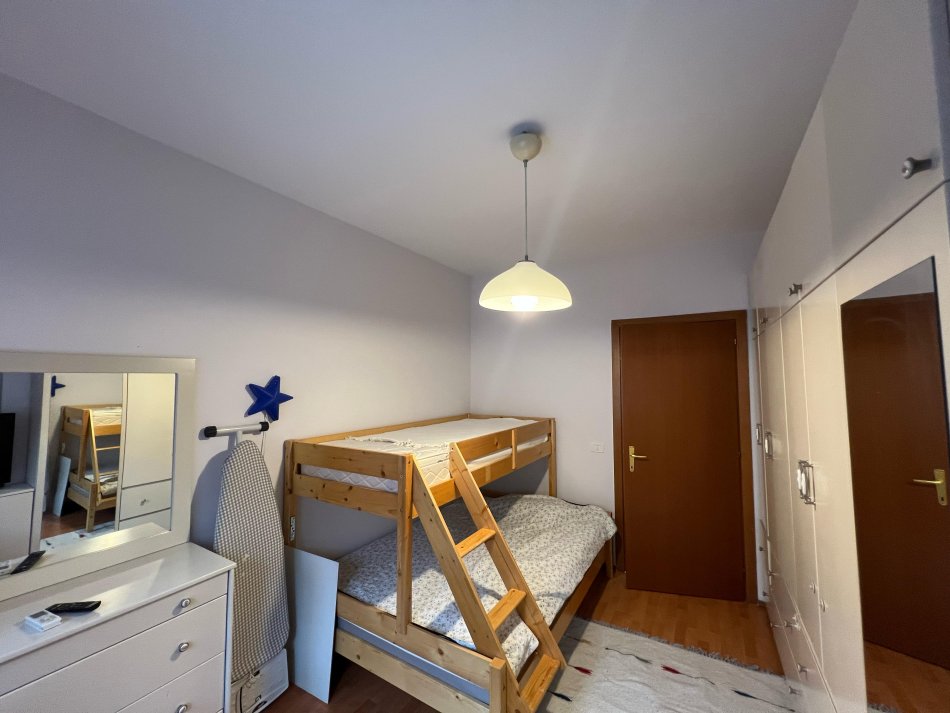 Tirane, jap me qera apartament 2+1+Ballkon Kati 2, 100 m² 750 € (PRANE KRISTAL CENTER)