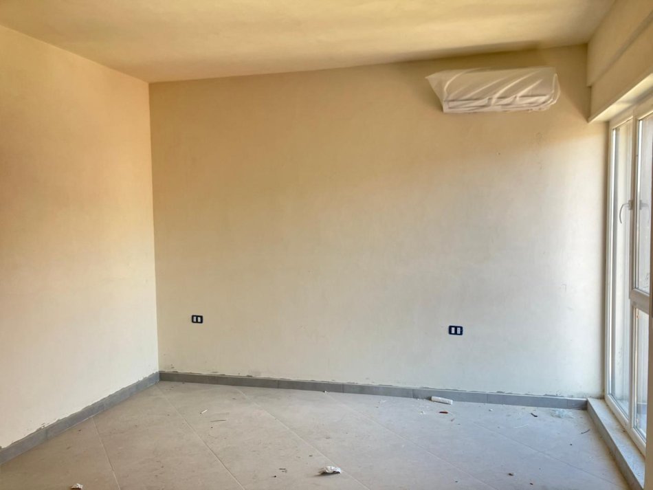 Tirane, shitet garsonier Kati 7, 40 m² 64.384 € (SHITET GARSONIERE NE 5 MAJI ME SUPER CMIM - 64.384 EURO)