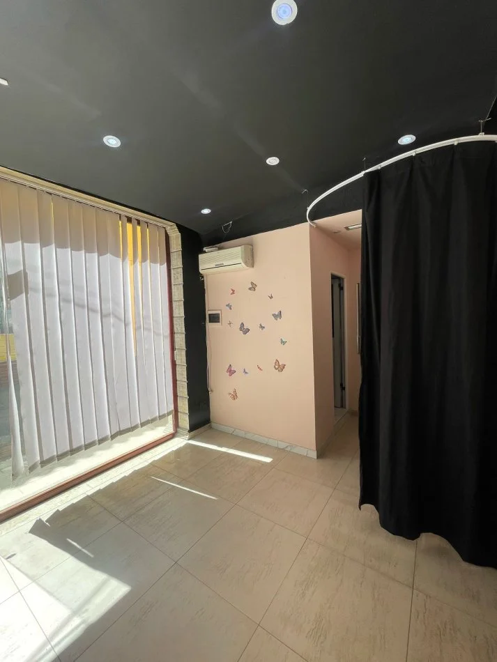 Tirane, jepet me qera garsonier 1+1 Kati 1, 20 m² 200 € (pjeter budi)