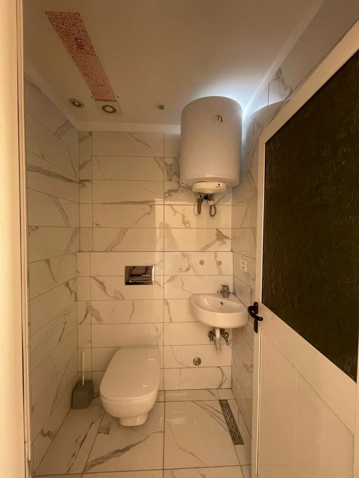 Tirane, jepet me qera garsonier 1+1 Kati 1, 20 m² 200 € (pjeter budi)