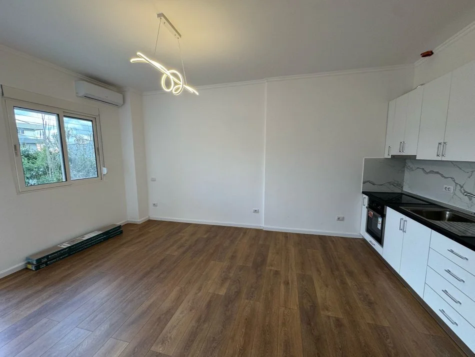 Durres Plazh, shitet apartament 2+1+Aneks+Ballkon Kati 1, 65 m² 77.000 € (Pavaresia)