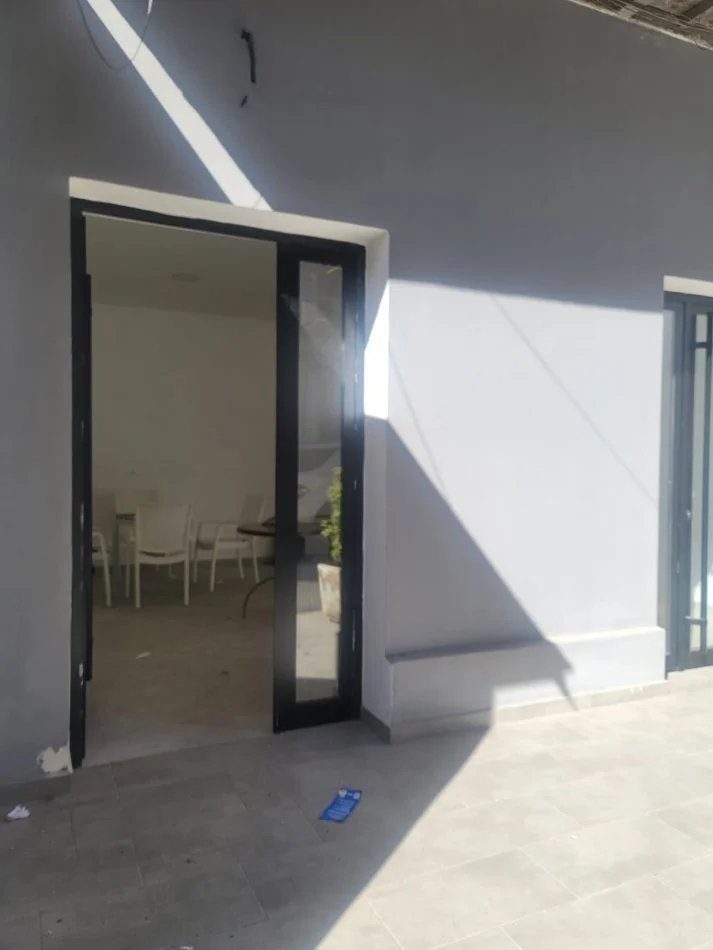 Tirane, jepet me qera Kati 0, 33 m² 250 € 