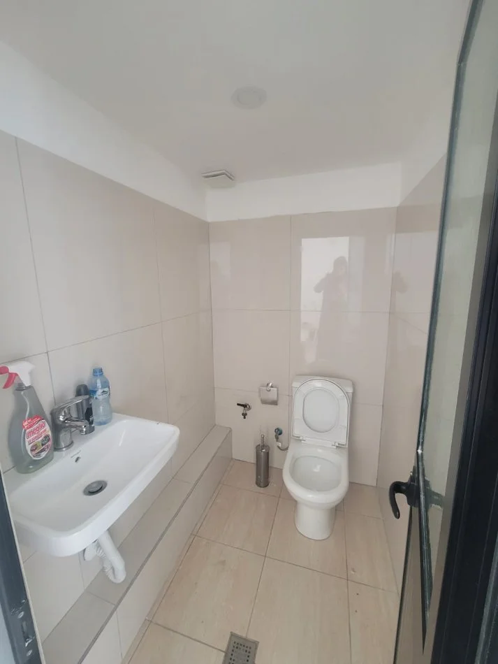 Tirane, jepet me qera Kati 0, 33 m² 250 € 