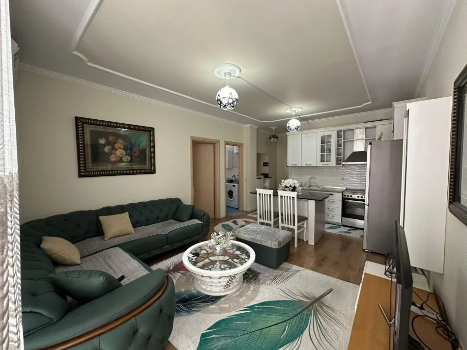 Tirane, jepet me qera apartament 1+1 Kati 8, 90 m² 500 € (rruga 5 maji)