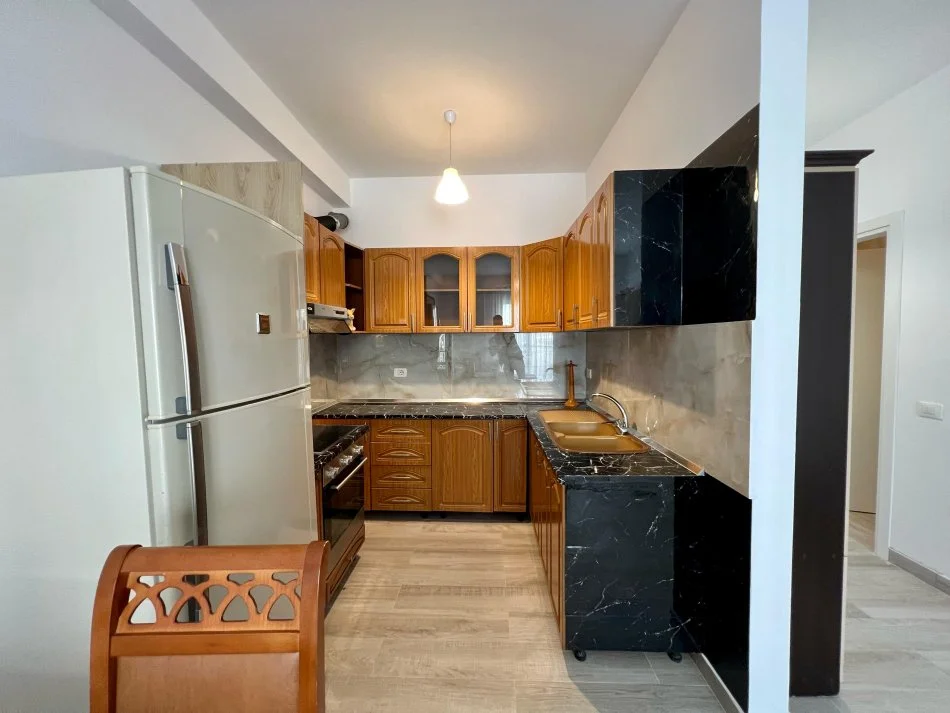 Tirane, jap me qera apartament 1+1 Kati 5, 65 m² 450 € (rruga 5 maji)