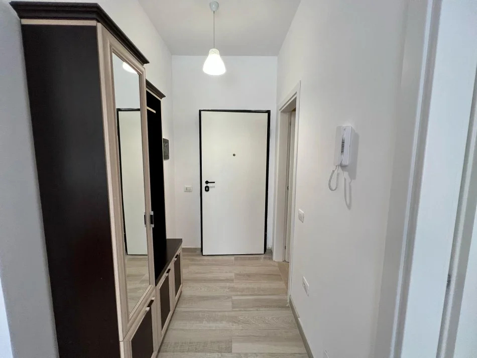 Tirane, jap me qera apartament 1+1 Kati 5, 65 m² 450 € (rruga 5 maji)