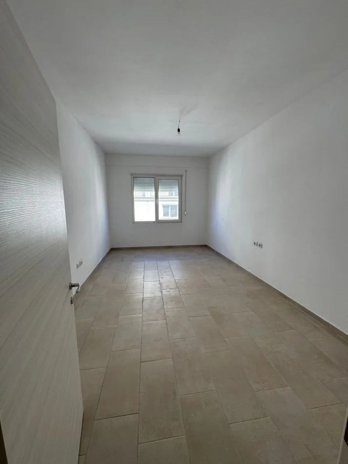 Tirane, shitet apartament 2+1 Kati 5, 129 m² (Rruga Aleksandria, tek Bajraktari Food)