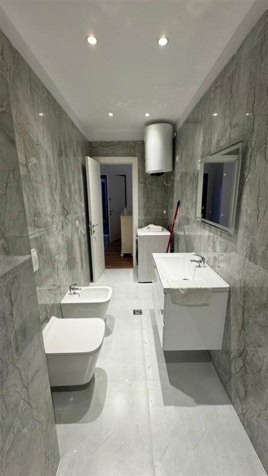 Tirane, jepet me qera apartament 1+1 Kati 6, 65 m² 400 € (Fresk)
