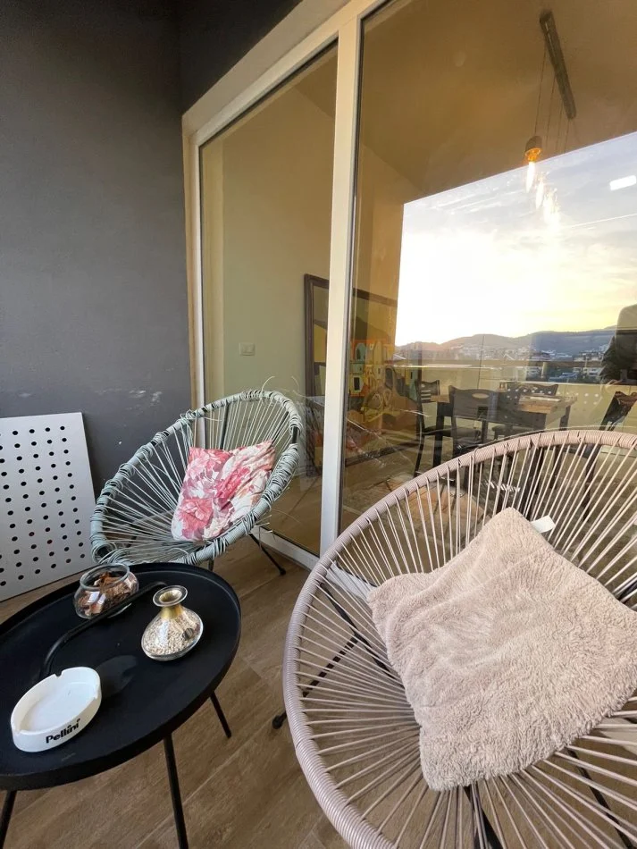 Tirane, jepet me qera apartament 2+1+Ballkon Kati 6, 128 m² 1.299 € (Rr. e Kosovareve)