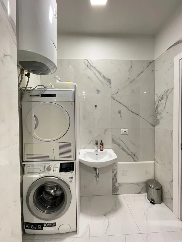 Tirane, jepet me qera apartament 2+1+Ballkon Kati 6, 128 m² 1.299 € (Rr. e Kosovareve)