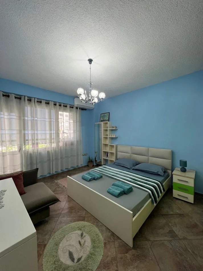 Tirane, jepet me qera apartament 2+1 Kati 3, 80 m² 600 € (Kompleksi Halili prane Selvis.)