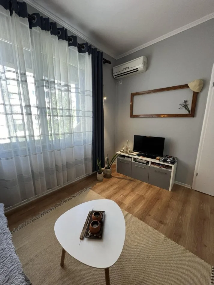 Tirane, jepet me qera apartament 2+1 Kati 3, 80 m² 600 € (Kompleksi Halili prane Selvis.)