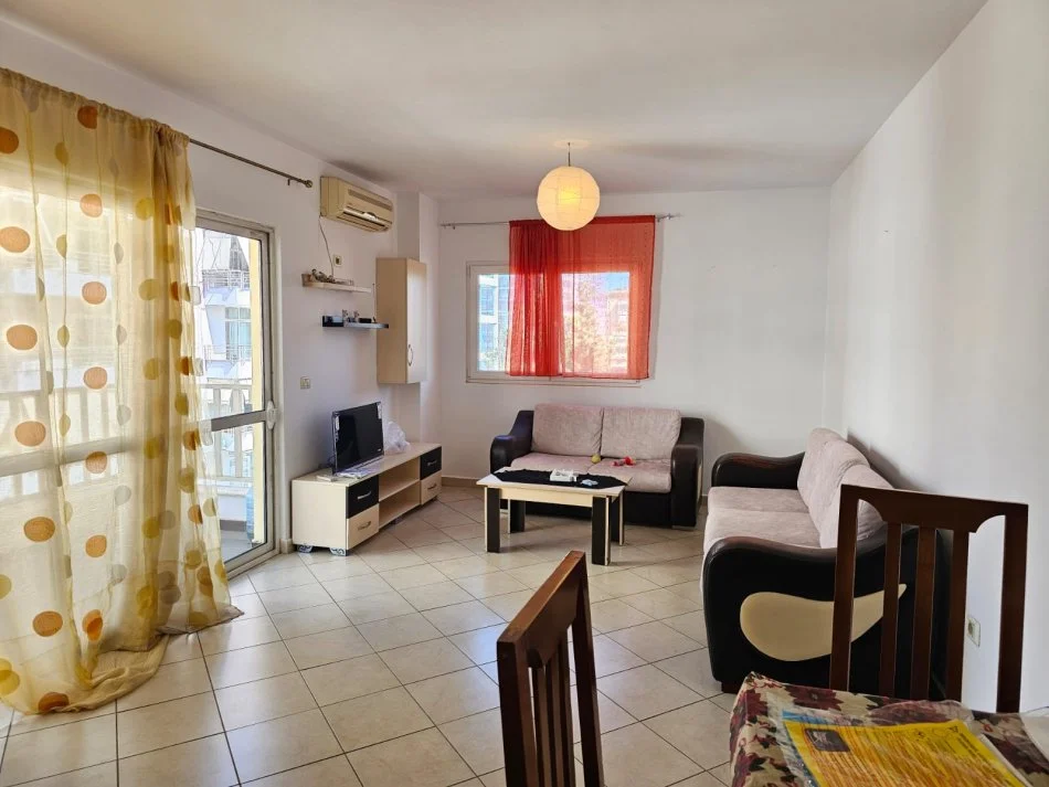 Tirane, jepet me qera apartament 2+1+Ballkon Kati 4, 120 m² 530 € (komuna e parisit)