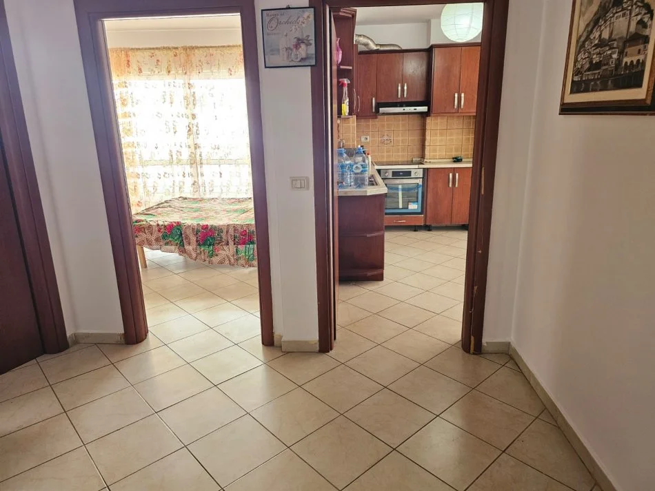 Tirane, jepet me qera apartament 2+1+Ballkon Kati 4, 120 m² 530 € (komuna e parisit)