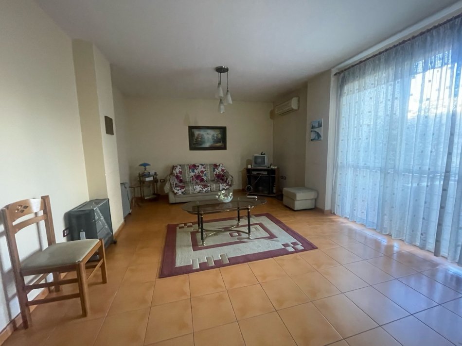 APARTAMENT  2+1 ME QIRA  500 € (KOMUNA E PARISIT)