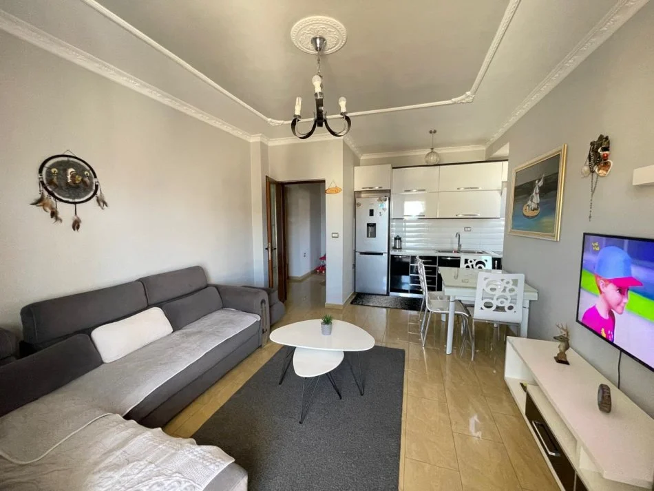 Vlore, jepet me qera apartament 2+1+Ballkon Kati 8, 98 m² 550 € (Lungomare)