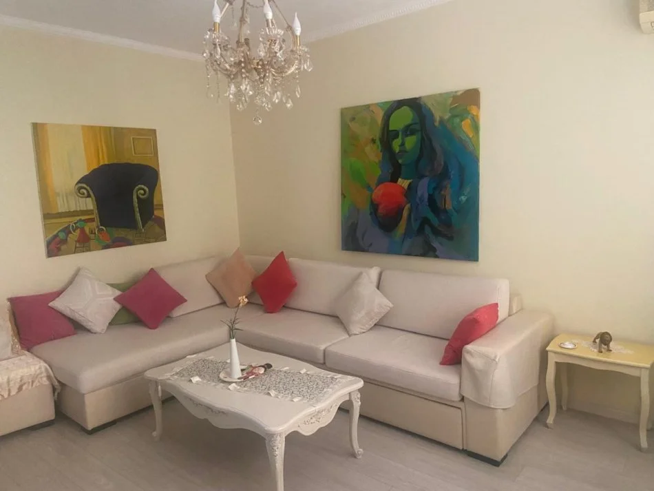 Durres, jepet me qera apartament 1+1+Aneks+Ballkon Kati 2, 55 m² 400 € (Gjykata)