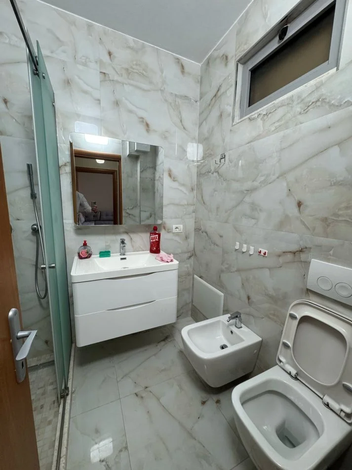 Durres, jepet me qera apartament 1+1+Aneks+Ballkon Kati 5, 70 m² 500 € (Vollga)