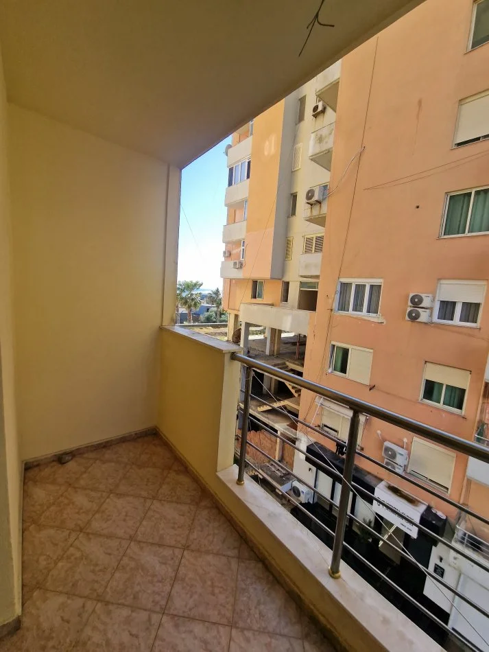 Durres, jepet me qera apartament 1+1+Aneks+Ballkon Kati 3, 60 m² 350 € (Vollga)