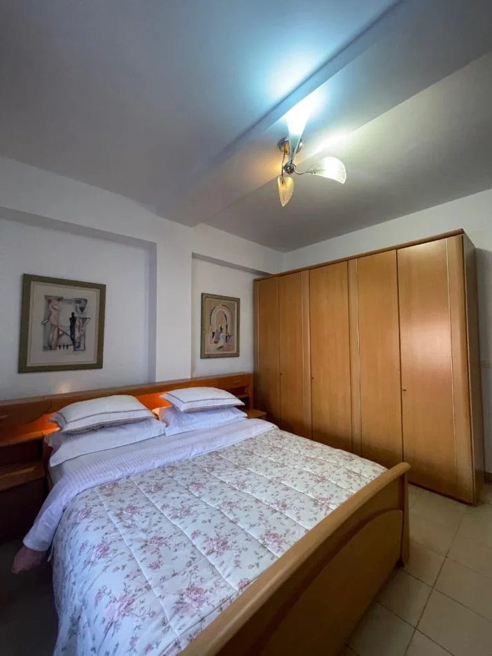 Tirane, jepet me qera apartament 2+1+Ballkon Kati 7, 90 m² 800 € 