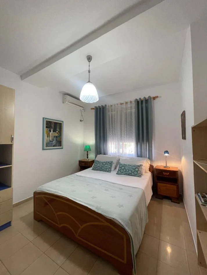 Tirane, jepet me qera apartament 2+1+Ballkon Kati 7, 800 € (Bllok)