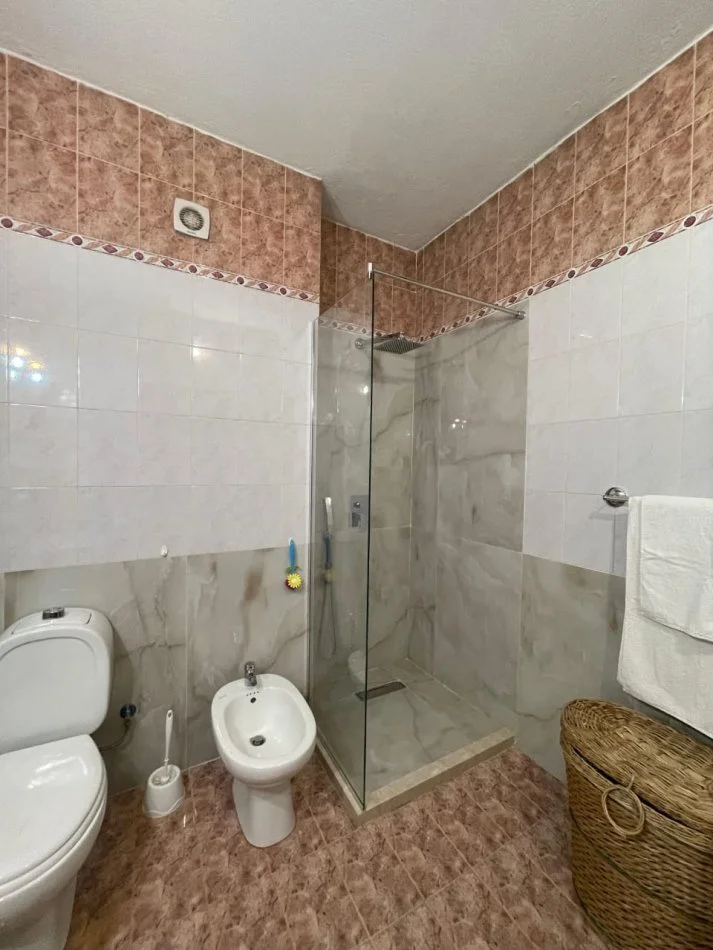 Tirane, jepet me qera apartament 2+1+Ballkon Kati 7, 90 m² 800 € 