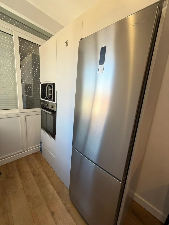 Tirane, jepet me qera apartament 1+1+Aneks Kati 10, 70 m² 700 € (Komuna e Parisit)