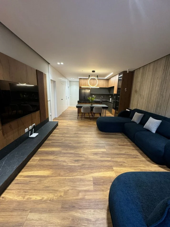 Tirane, jepet me qera apartament 3+1+Ballkon Kati 5, 130 m² 1.500 € (Rruga e Kavajes)