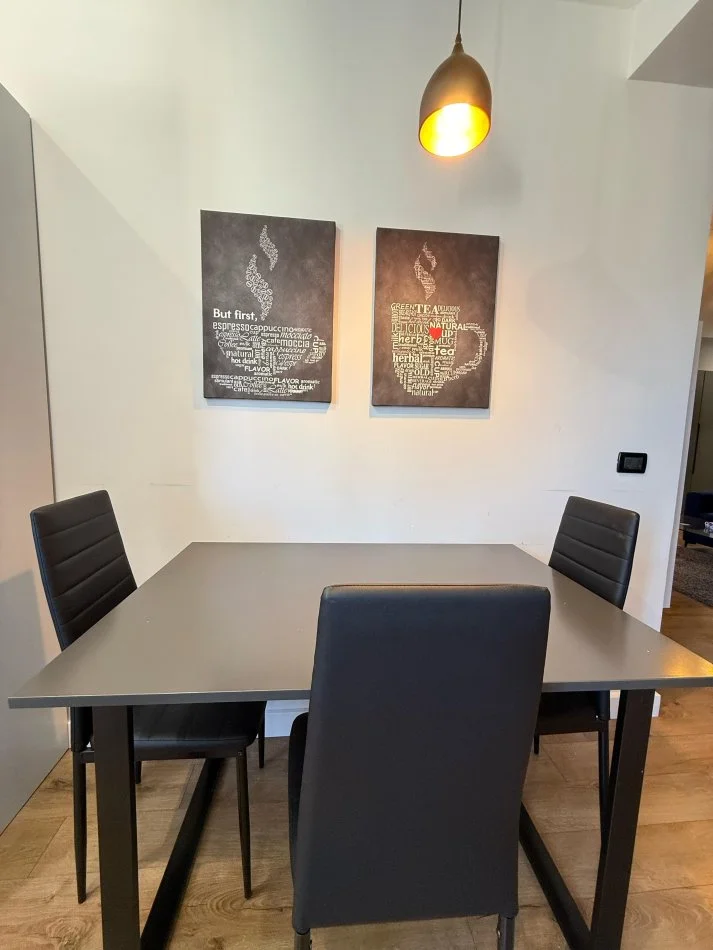 Tirane, jepet me qera apartament 1+1+Ballkon Kati 11, 70 m² 700 € (Komuna e Parisit)