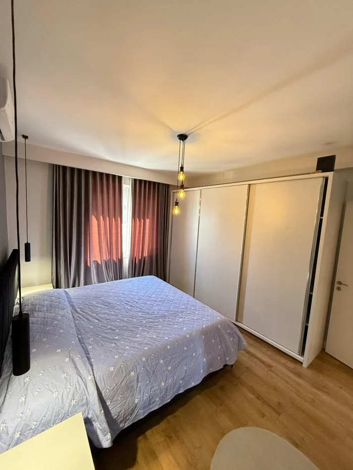 Tirane, jepet me qera apartament 1+1+Ballkon Kati 11, 70 m² 700 € (Komuna e Parisit)