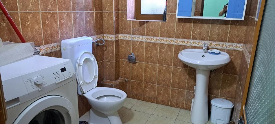 Tirane, jepet me qera apartament 1+1 Kati 1, 50 m² 45,000 leke (Perballe Shkolles se baltetit,te minibashkia nr 2)