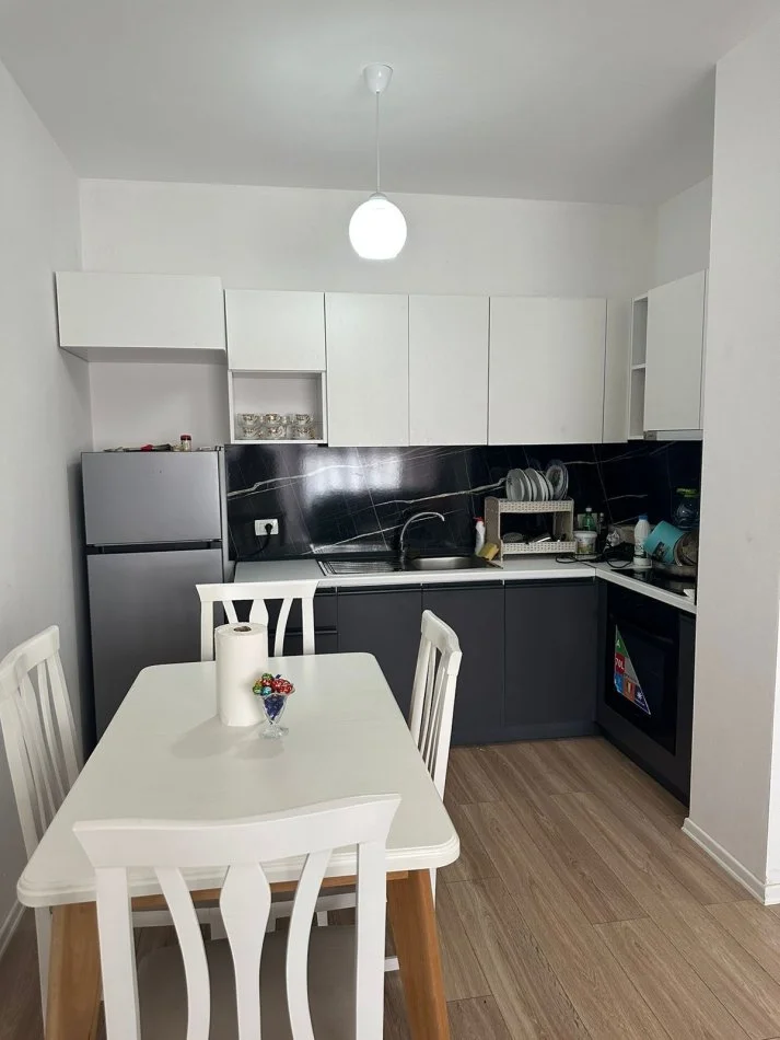 Tirane, jepet me qera 2+1 Kati 2, 120 m² 550 € (Kompleksi Fiori Di Bosko)