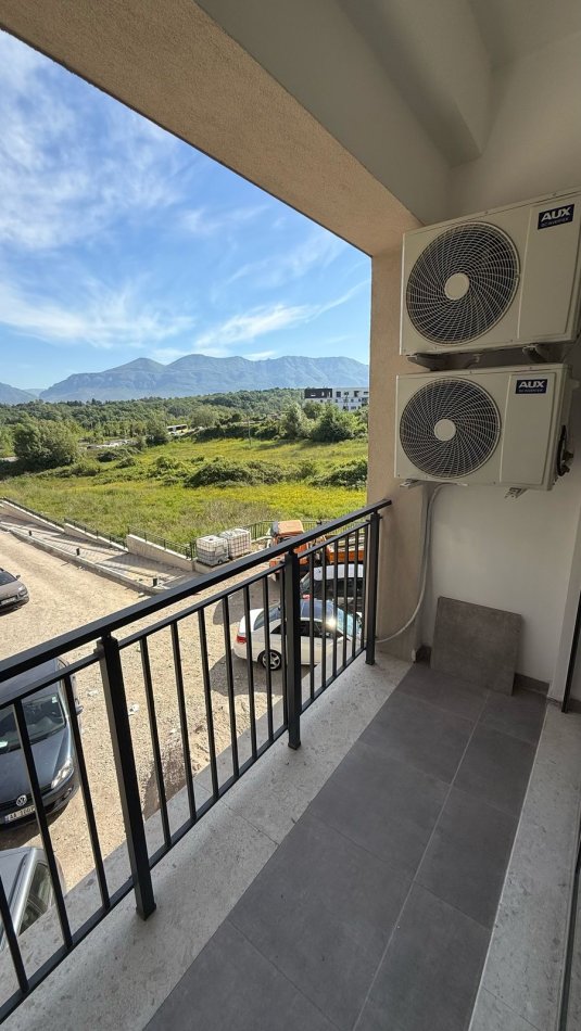 Tirane, jepet me qera apartament 1+1+Ballkon Kati 2, 80 m² 950 € (Liqeni i Thatë, Përball Radisson Collection.)