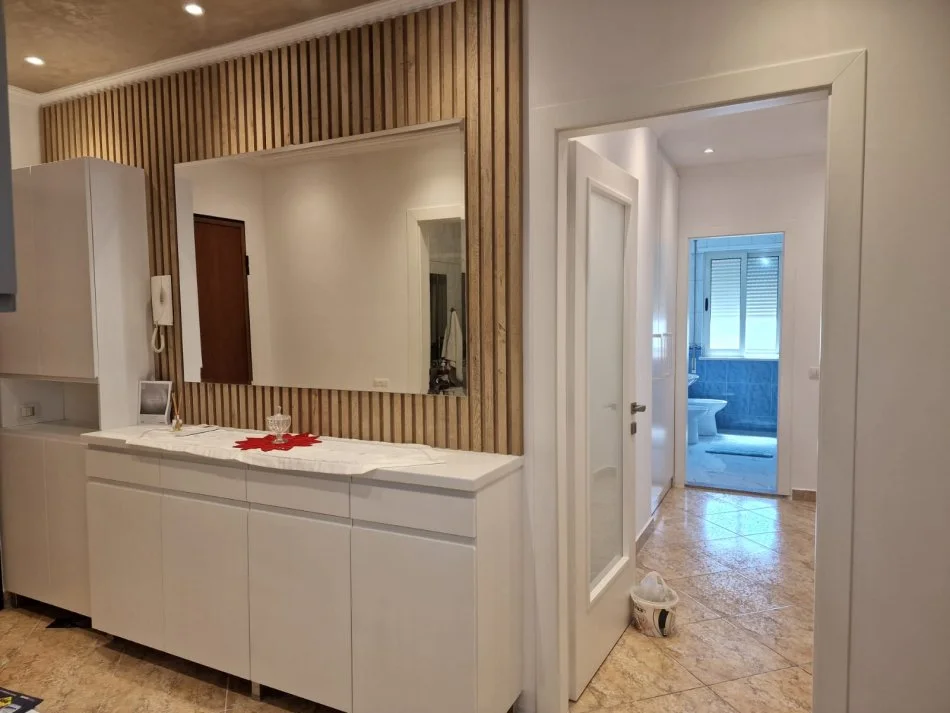 Tirane, jepet me qera apartament 2+1+Ballkon Kati 6, 110 m² 800 € (don bosko)