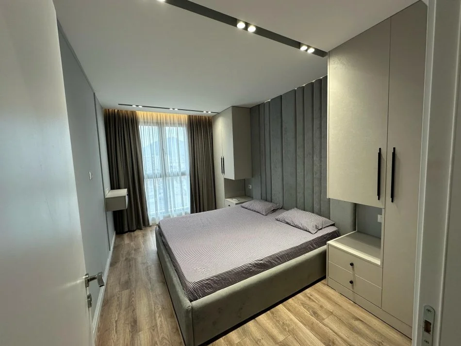 Tirane, jap me qera apartament 2+1+Ballkon Kati 4, 100 m² 800 € (rruga e dibres)