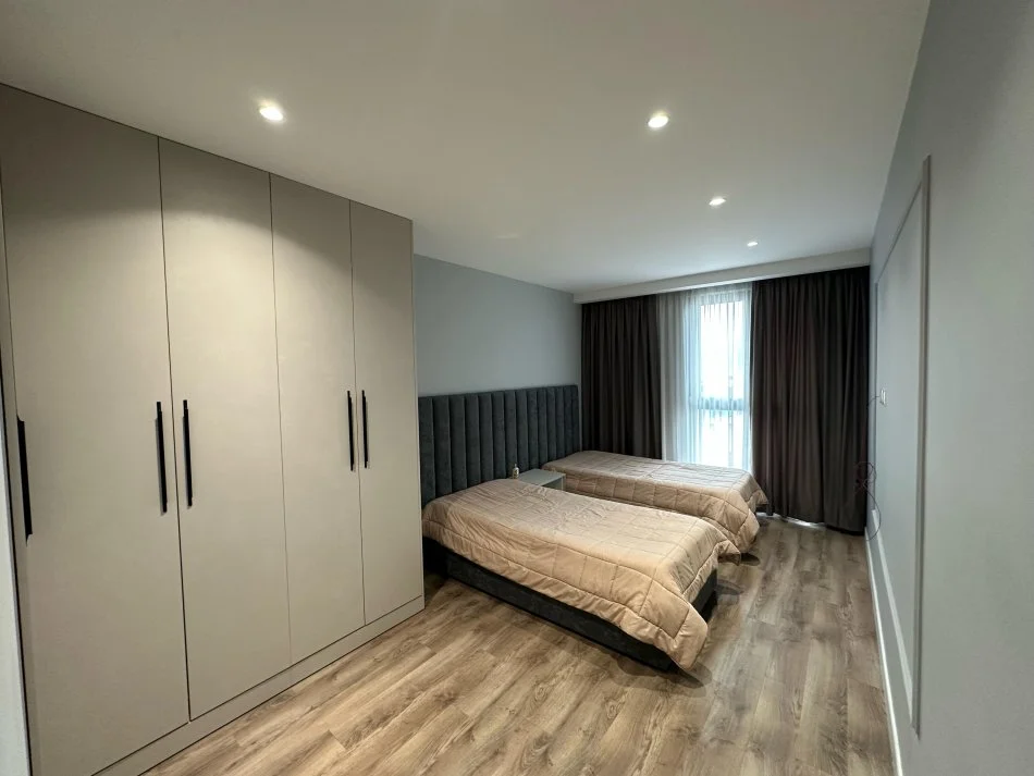 Tirane, jap me qera apartament 2+1+Ballkon Kati 4, 100 m² 800 € (rruga e dibres)