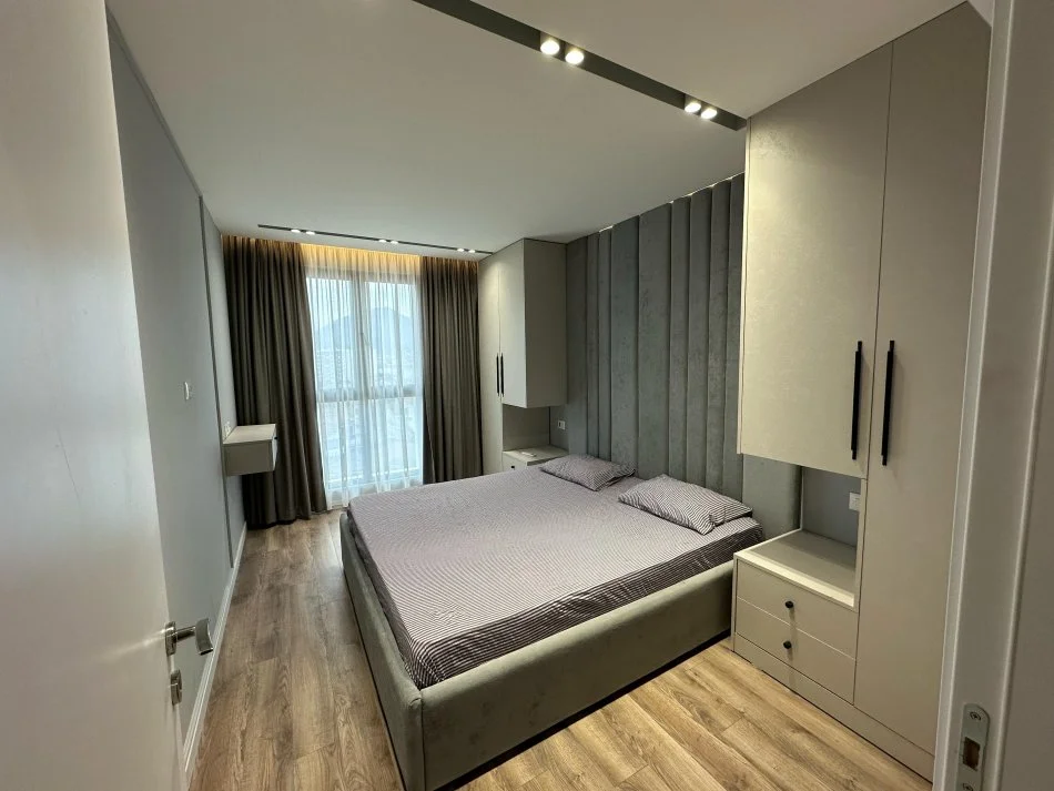 Tirane, jap me qera apartament 2+1+Ballkon Kati 4, 100 m² 800 € (rruga e dibres)