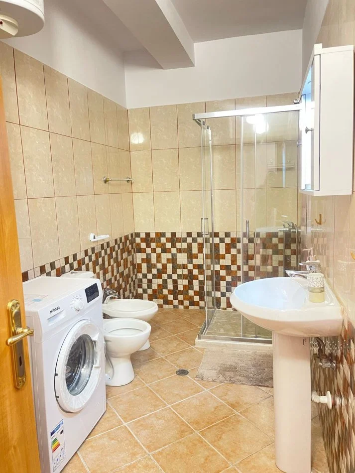 Tirane, jepet me qera 1+1+Ballkon Kati 10, 65 m² 450 € (Astir Rruga Teodor Keko)