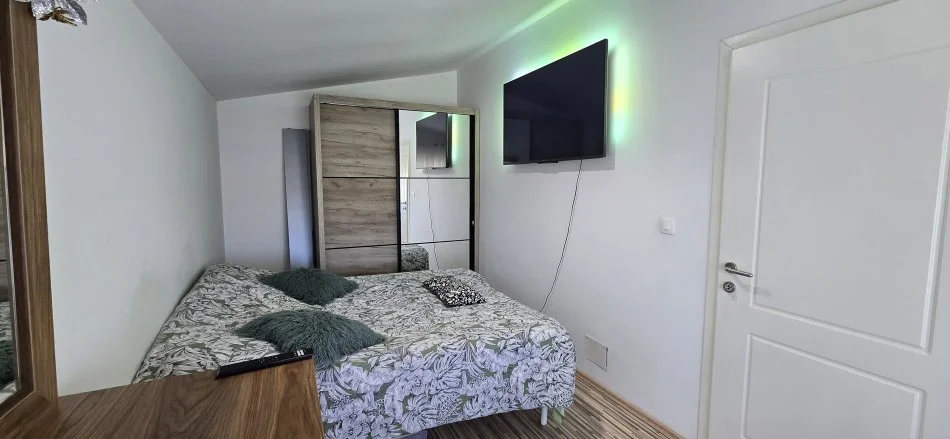 Tirane, jepet me qera Vile 3+2+Aneks ,