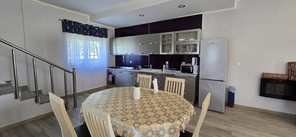 Tirane, jepet me qera Vile 3+2+Aneks ,