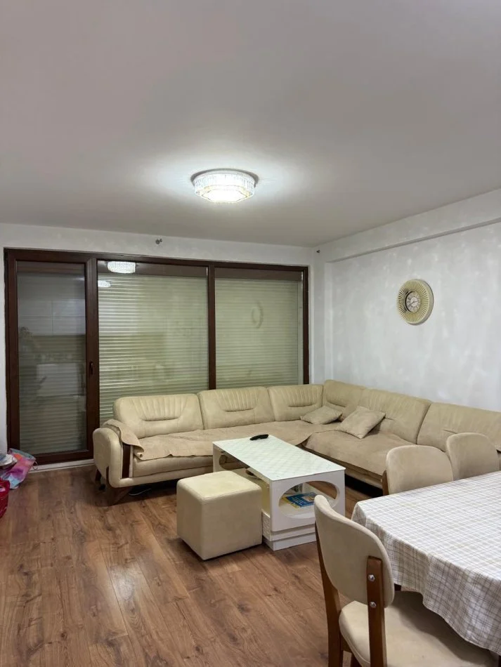 Tirane, jepet me qera 2+1 , 80 m² 750 € (Kopshti Botanik)