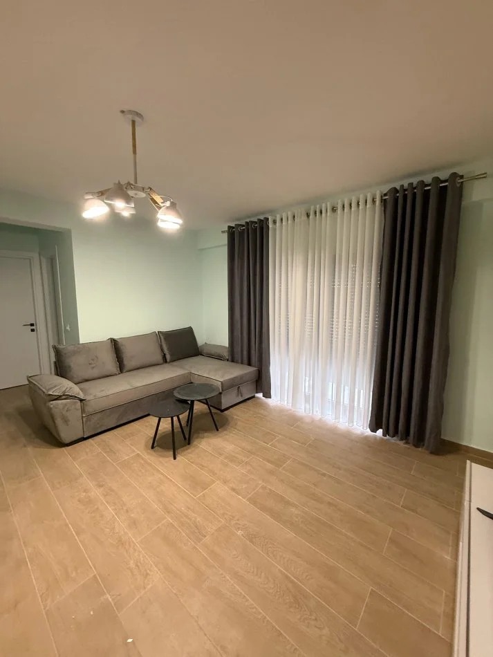 Tirane, jepet me qera apartament 1+1+Ballkon Kati 4, 70 m² 500 € (Kodra e Diellit 2)