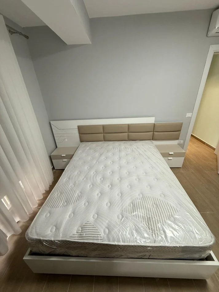 Tirane, jepet me qera apartament 1+1+Ballkon Kati 4, 70 m² 500 € (Kodra e Diellit 2)
