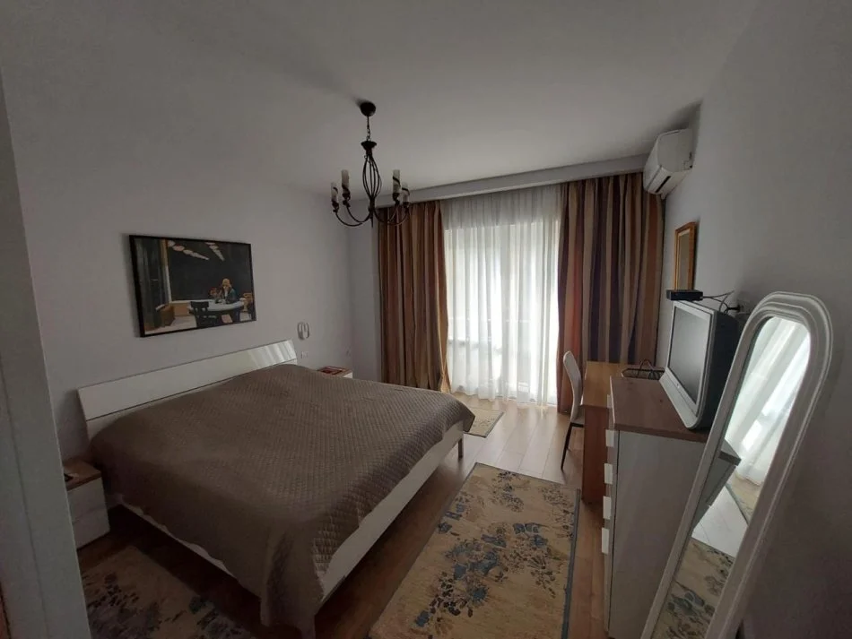 Tirane, jepet me qera apartament 1+1+Aneks+Ballkon Kati 4, 82 m² 680 € (Rruga Dibres)