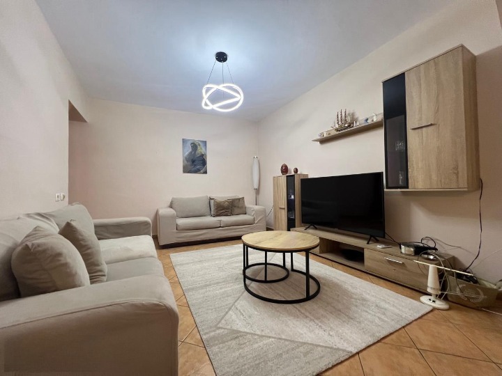 Tirane, jepet me qera apartament 2+1 Kati 3, 80 m² 700 € (Myslym Shyri)