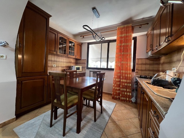 Tirane, jepet me qera apartament 2+1 Kati 3, 80 m² 700 € (Myslym Shyri)