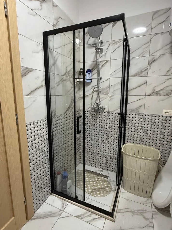 Tirane, jepet me qera 2+1 , 80 m² 750 € (Kopshti Botanik)