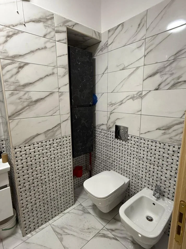 Tirane, jepet me qera 2+1 , 80 m² 750 € (Kopshti Botanik)